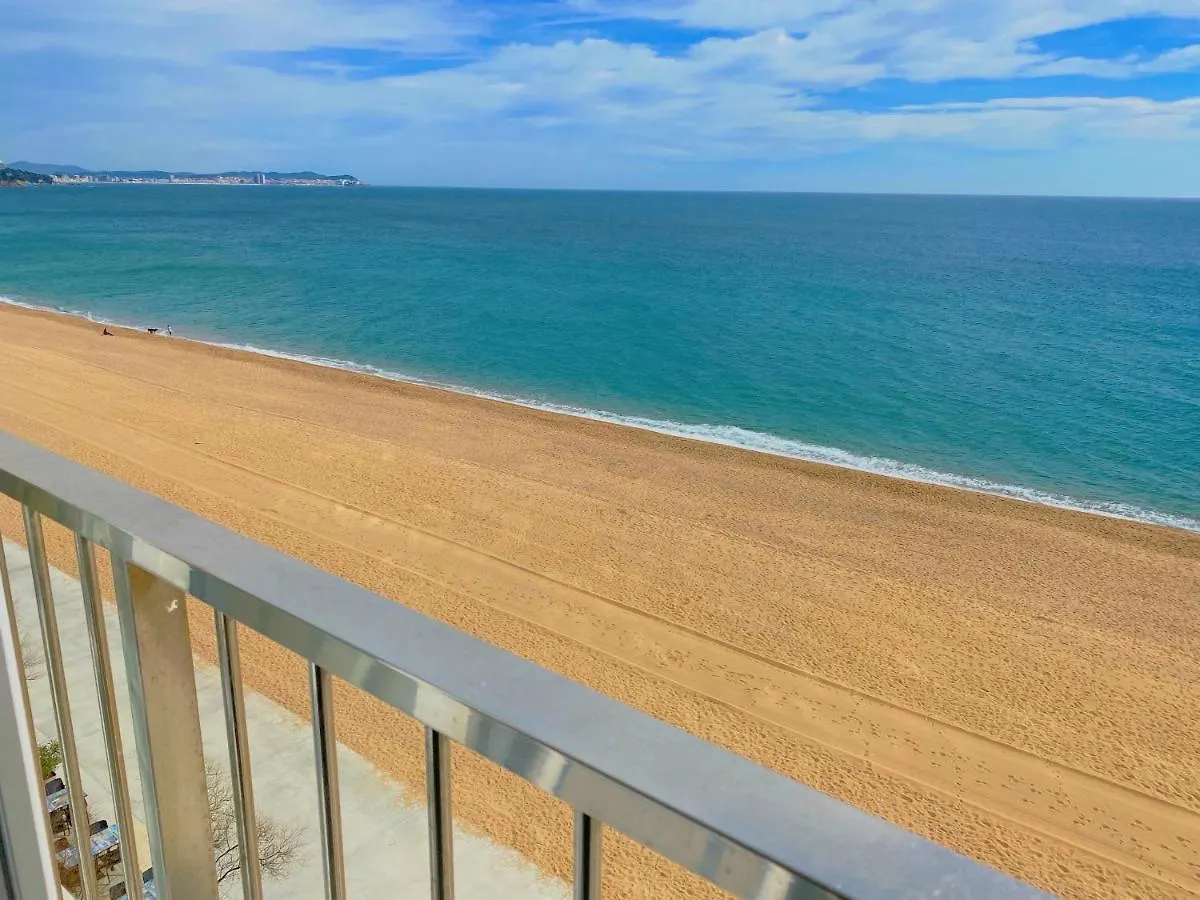 Cozy Loft Over The Beach In Platja D'Aro Lägenhet